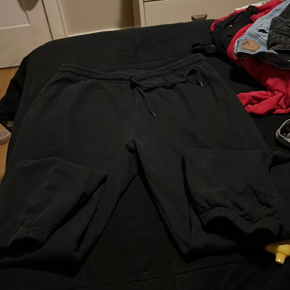black sweat pants